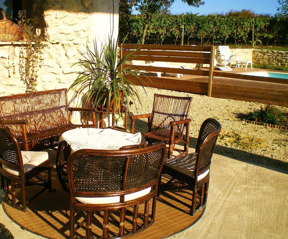 Chambres D'Hotes Domaine De La Rose Des Vents Castelnau-sur-lʼAuvignon Rum bild