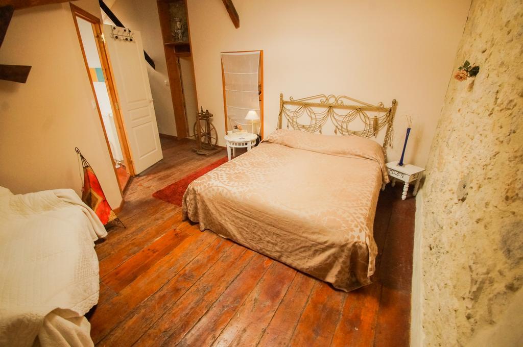 Chambres D'Hotes Domaine De La Rose Des Vents Castelnau-sur-lʼAuvignon Rum bild