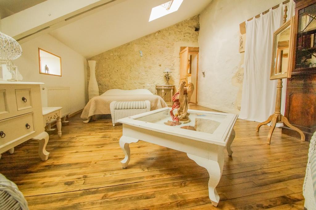 Chambres D'Hotes Domaine De La Rose Des Vents Castelnau-sur-lʼAuvignon Rum bild
