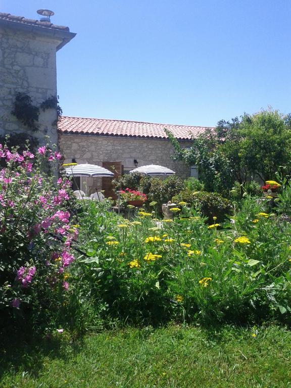 Chambres D'Hotes Domaine De La Rose Des Vents Castelnau-sur-lʼAuvignon Rum bild